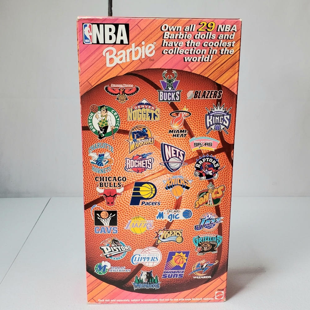 *SOLD* Mattel Officially Licensed NBA Chicago Bulls Barbie '98 Collectible Doll - Picture 3 of 14
